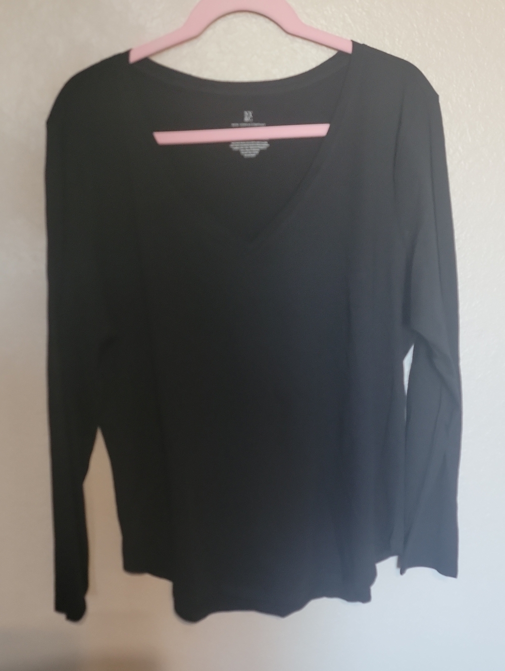 New York & Company Black V-Neck Long Sleeve Top